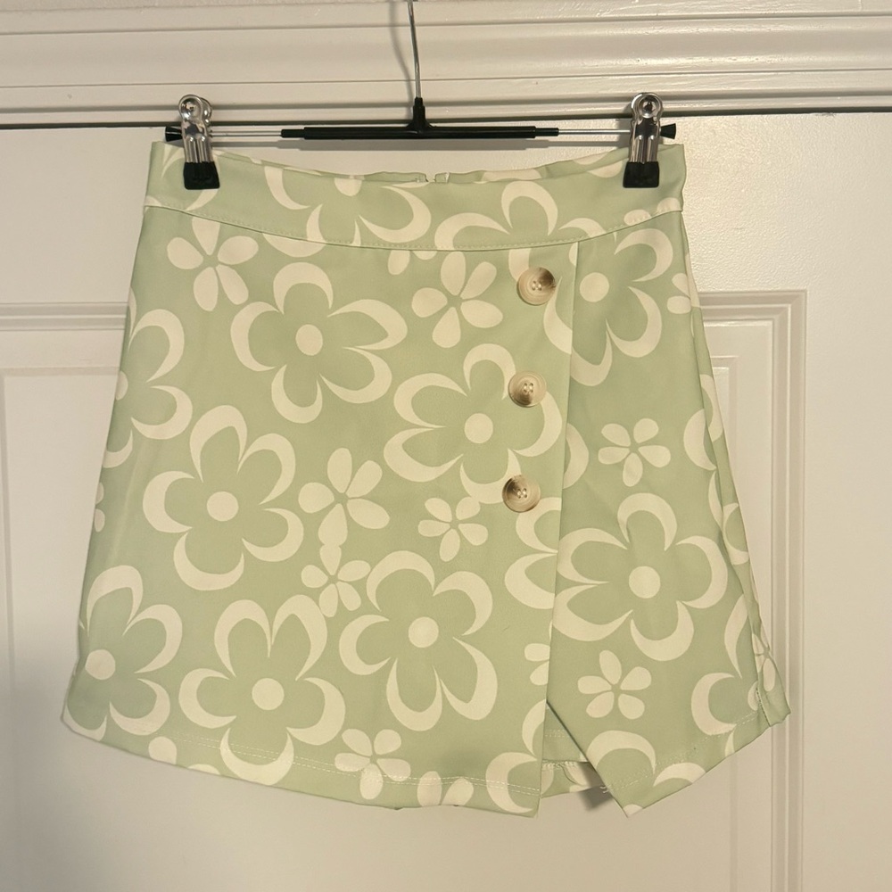 Altar’d State Floral Skort